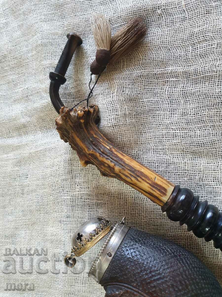 Auction A large beautiful pipe - richly inlaid Auction A large beautiful pipe - richly inlaid