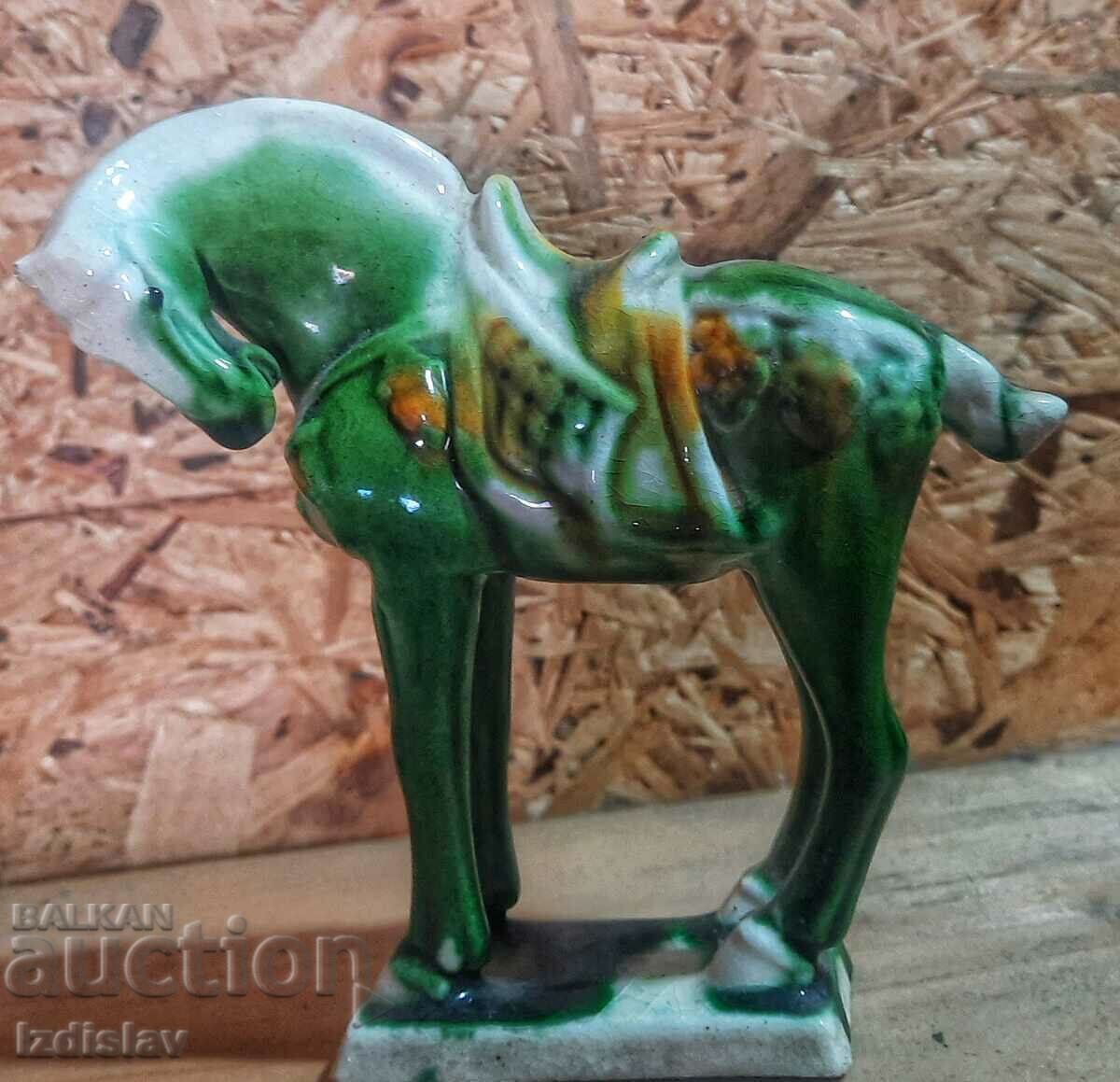 Παλιά φιγούρα αλόγου, τρωική κεραμική Παλιά φιγούρα αλόγου, τρωική κεραμική