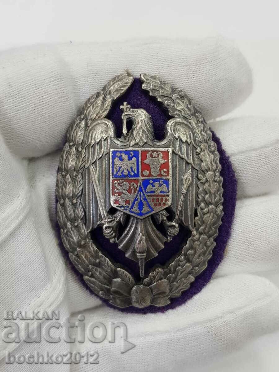 Foarte rar insigna academiei militare romane