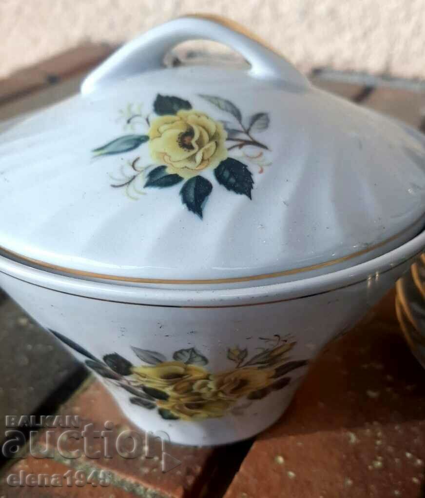 Delivery of French coffee service Delivery of French coffee service