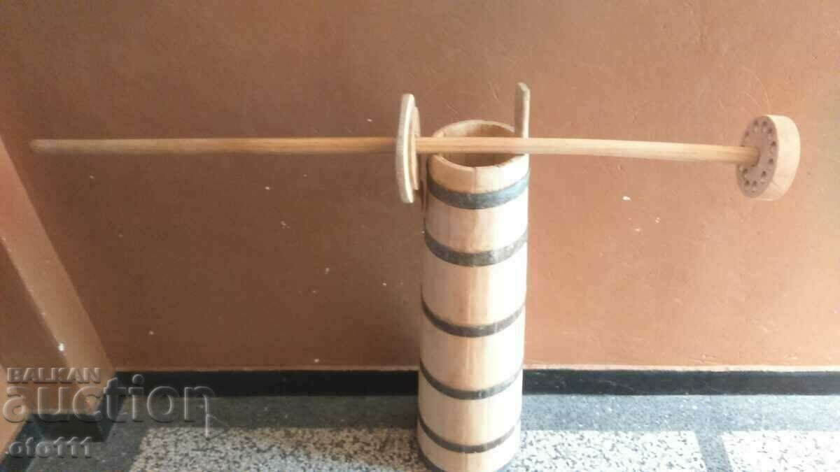 Licitație VECHI PRIMITIVE OIL WHELER