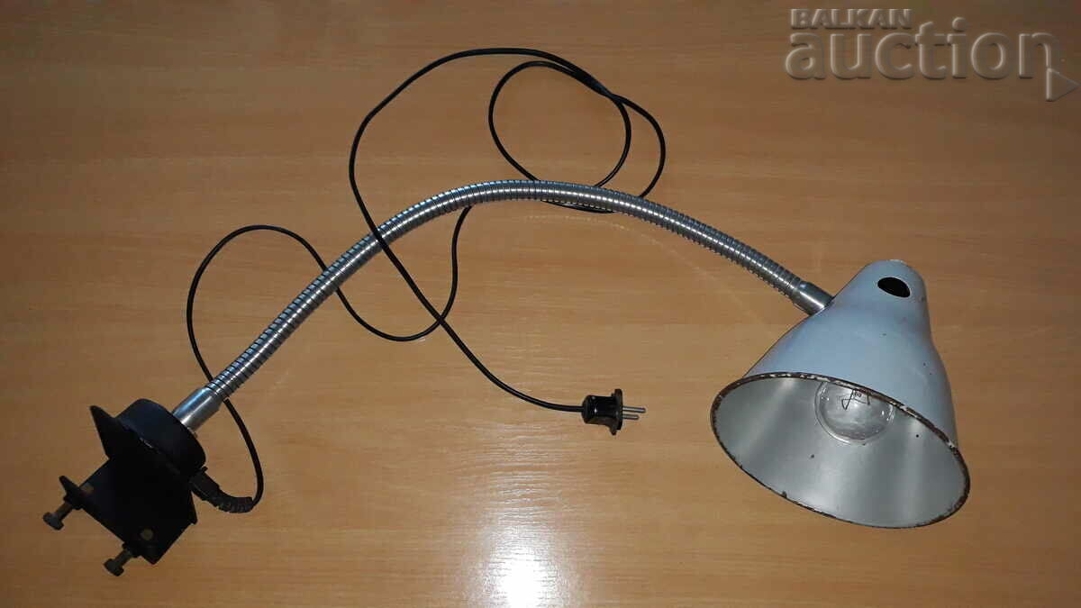 Auction  Movable tool industrial lamp for counter soc