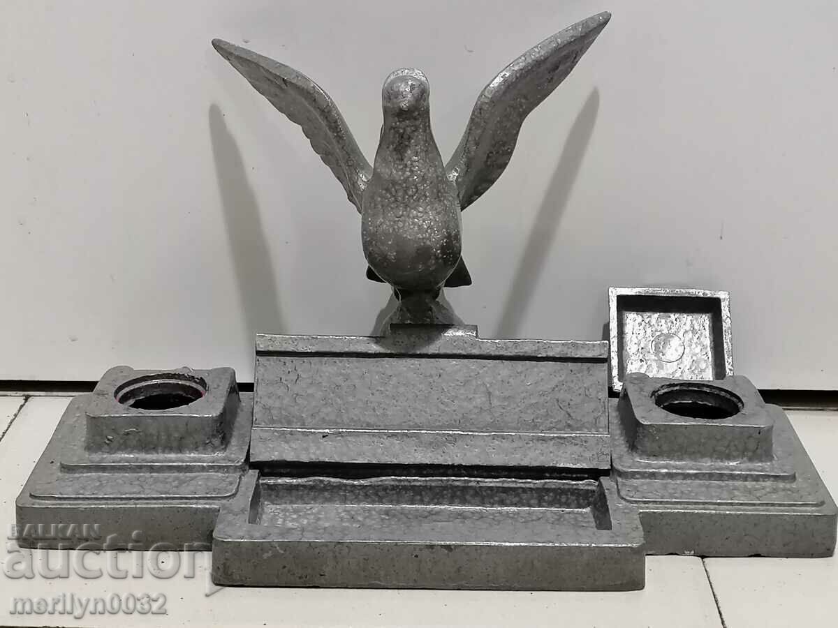 Auction An inkwell with the figure of a dove wounded social figurine NRB BKP Auction An inkwell with the figure of a dove wounded social figurine NRB BKP
