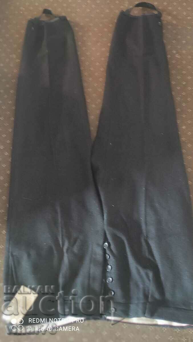 Delivery of Retro pants with label Delivery of Retro pants with label