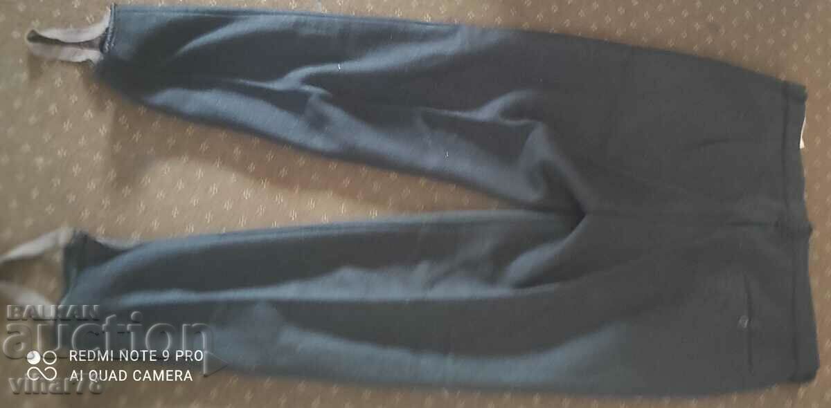 Delivery of Retro pants with label Delivery of Retro pants with label