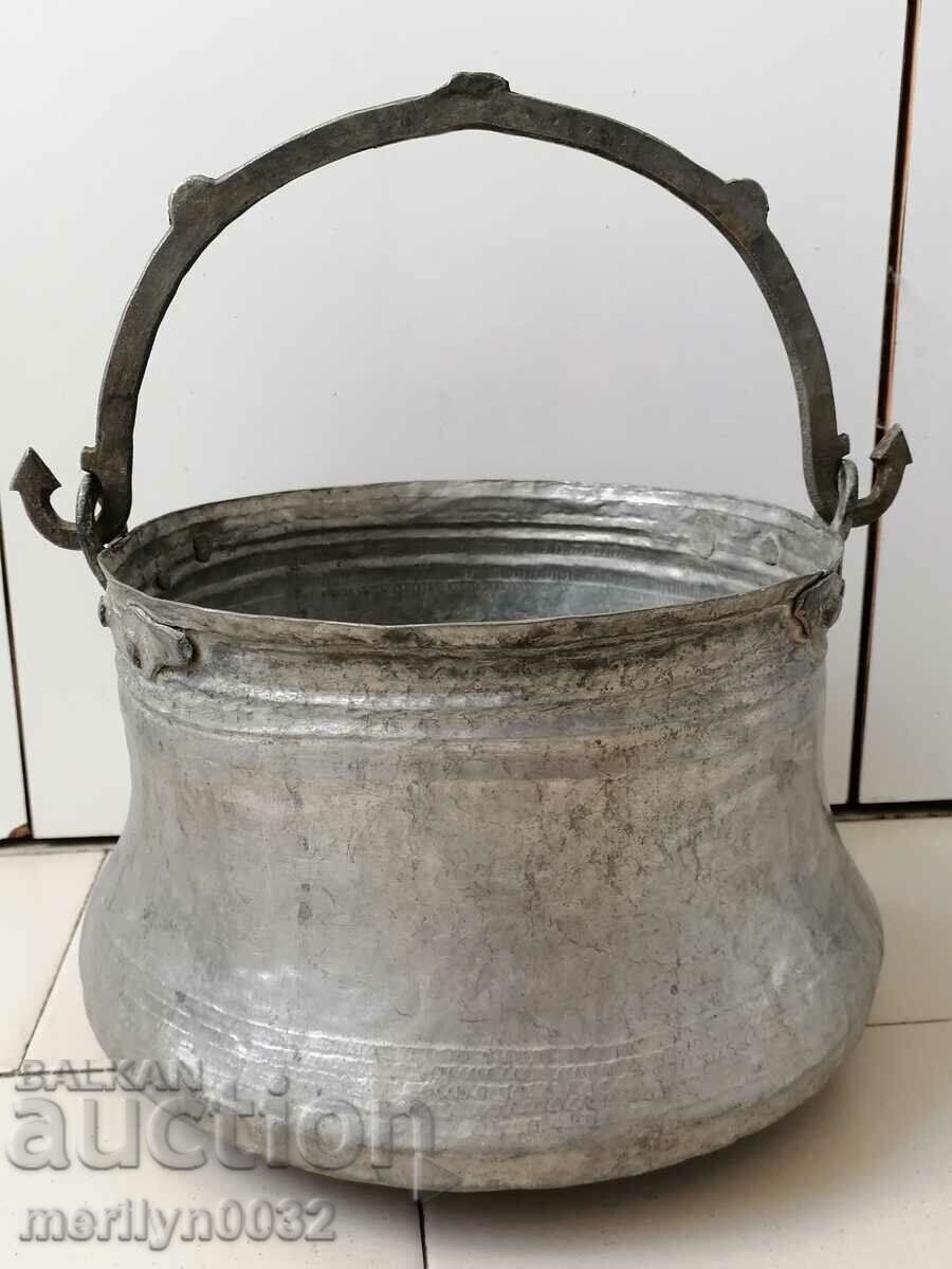 Old cauldron copper vessel copper menace mence with price 99.00 BGN | € 50.62 Old cauldron copper vessel copper menace mence with price 99.00 BGN | € 50.62