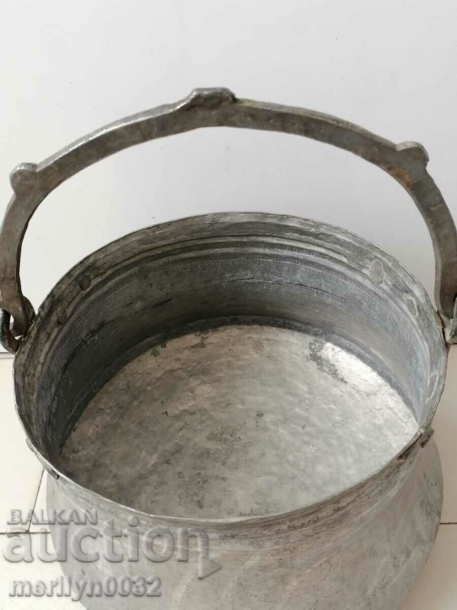 Delivery of Old cauldron copper vessel copper menace mence Delivery of Old cauldron copper vessel copper menace mence