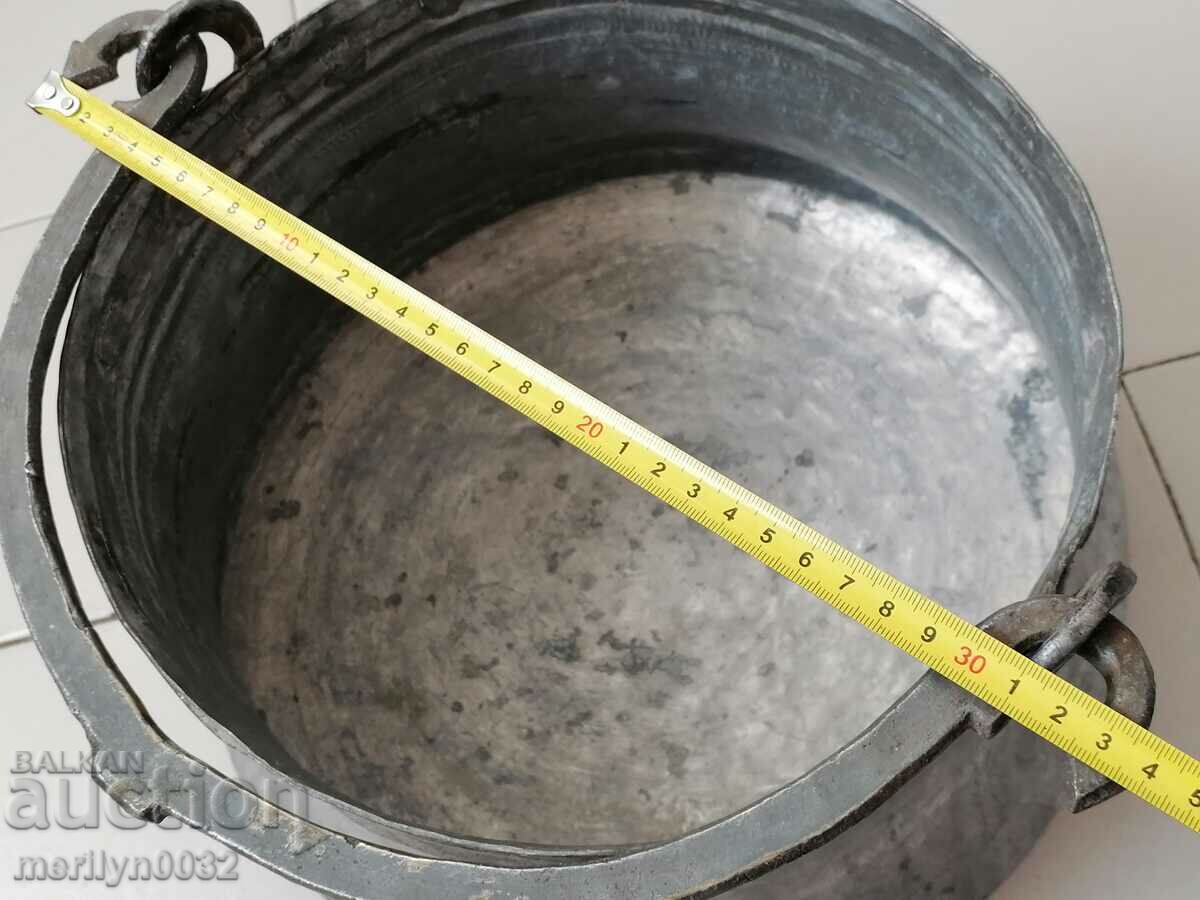 Old cauldron copper vessel copper menace mence - 5 Old cauldron copper vessel copper menace mence - 5