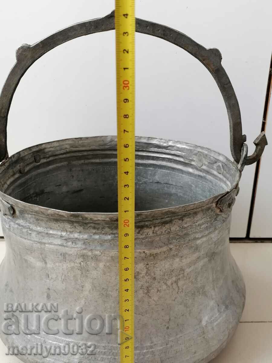 Old cauldron copper vessel copper menace mence - 6 Old cauldron copper vessel copper menace mence - 6