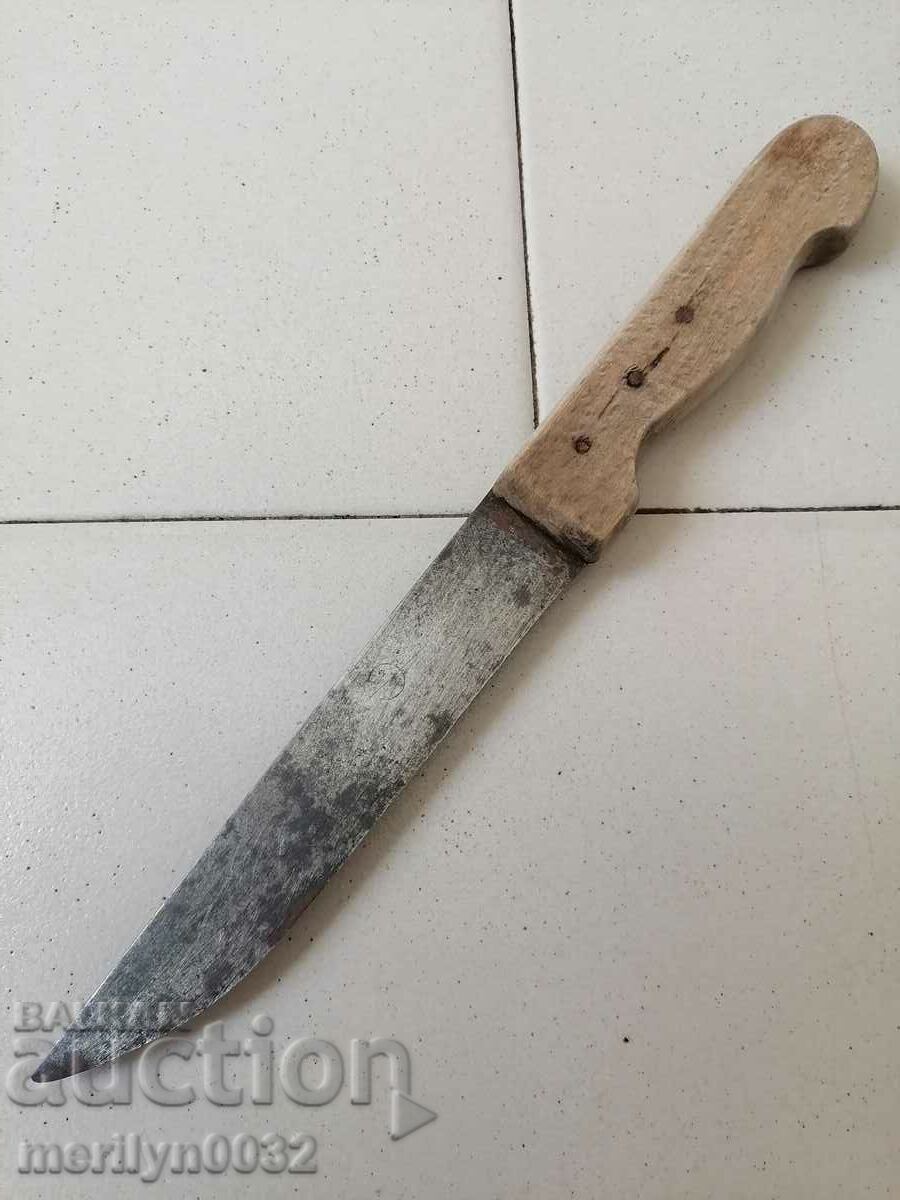 Μια παλιά λεπίδα μαχαιριού κουζίνας με τη σφραγίδα SHIPKA