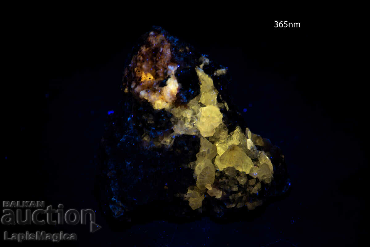 Auction Druse of fluorescent cerussite and barite 107g Auction Druse of fluorescent cerussite and barite 107g