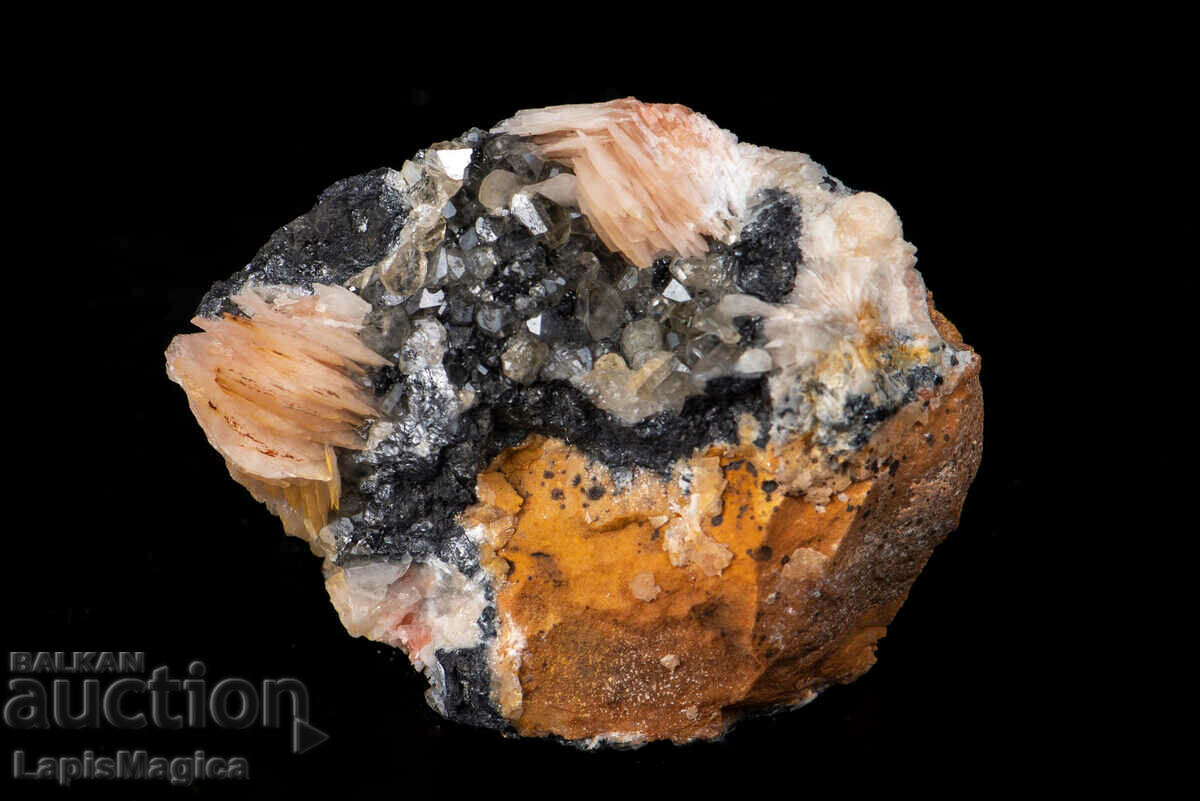 Druse of fluorescent cerussite and barite 111g with price 35.00 BGN | € 17.90