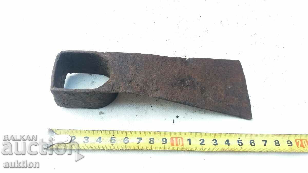 Auction WROUGHT SMALL HOE, HOE TOOL Auction WROUGHT SMALL HOE, HOE TOOL