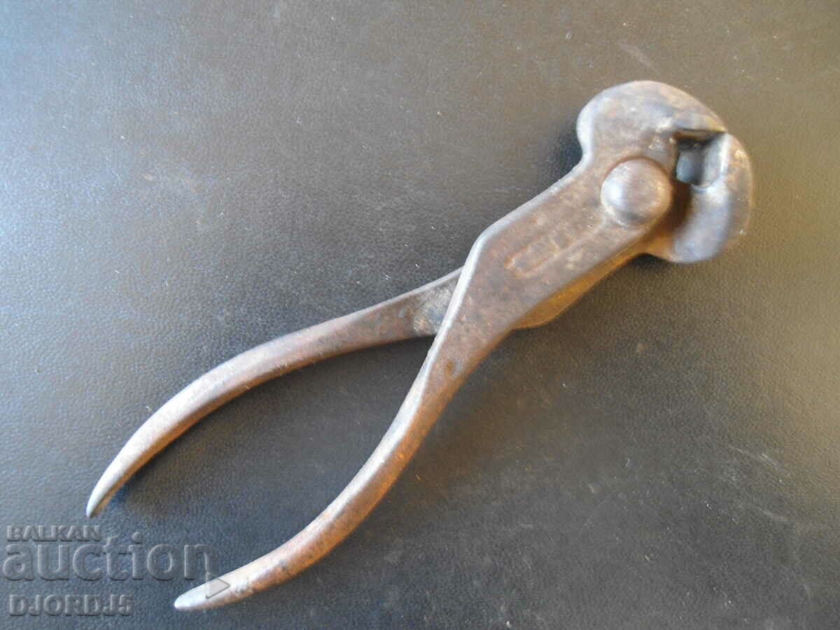 Old craftsmanship pliers - 5