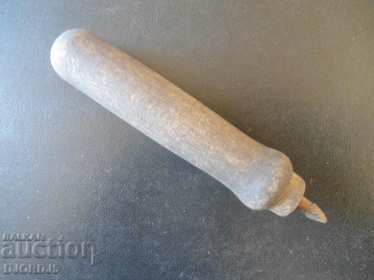 An old craft tool with price 5.00 BGN | € 2.56 An old craft tool with price 5.00 BGN | € 2.56
