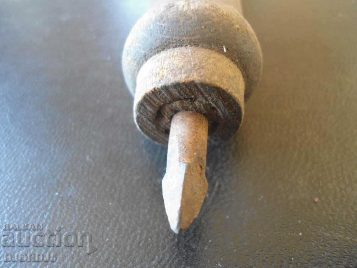 Delivery of An old craft tool Delivery of An old craft tool