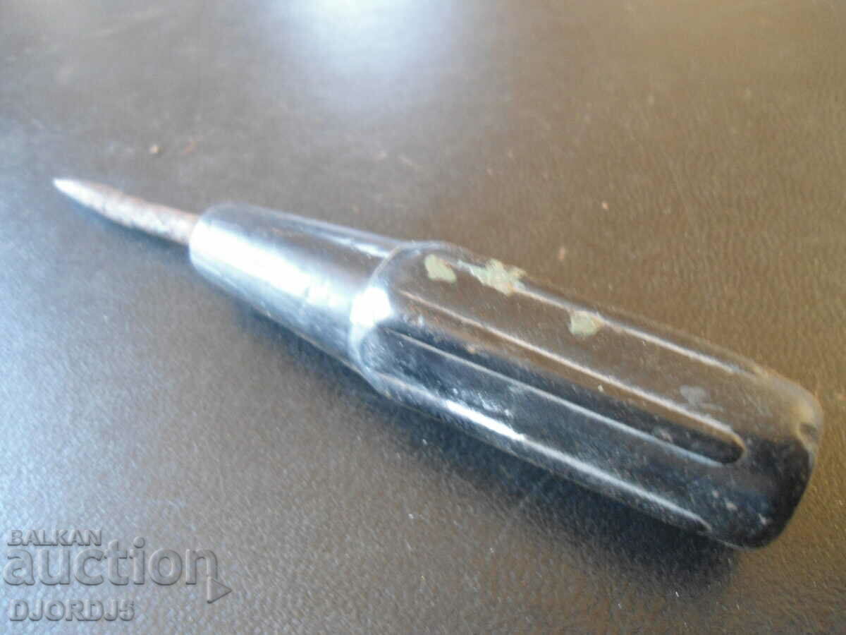 Auction An old small screwdriver Auction An old small screwdriver