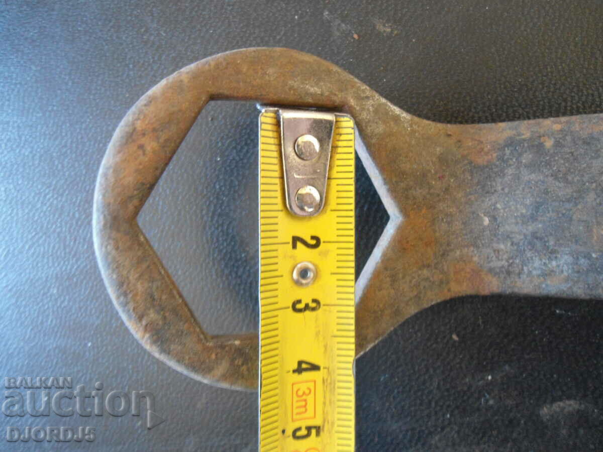 Auction Old key Auction Old key