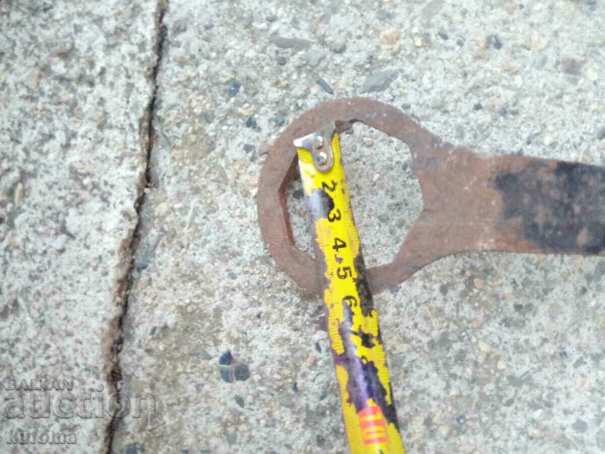 Old wagon key with price 9.99 BGN | € 5.11 Old wagon key with price 9.99 BGN | € 5.11