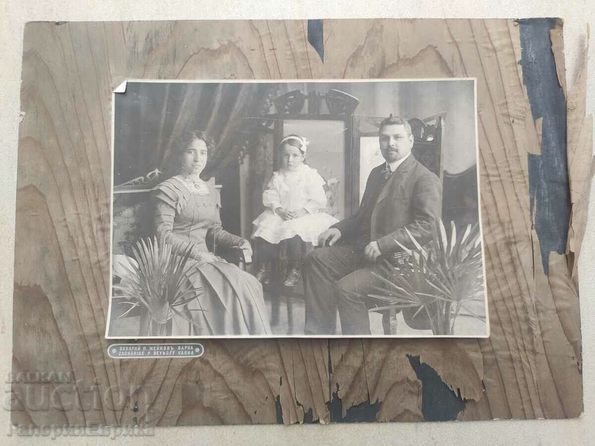 A large old photograph photo with price 19.00 BGN | € 9.71 A large old photograph photo with price 19.00 BGN | € 9.71