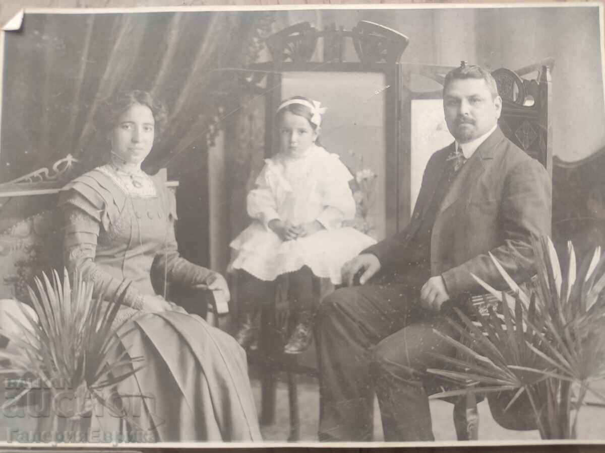 Delivery of A large old photograph photo Delivery of A large old photograph photo