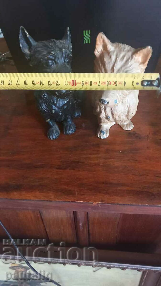 Delivery of LOT OF HUNTING DOG METAL STATUETTE Delivery of LOT OF HUNTING DOG METAL STATUETTE