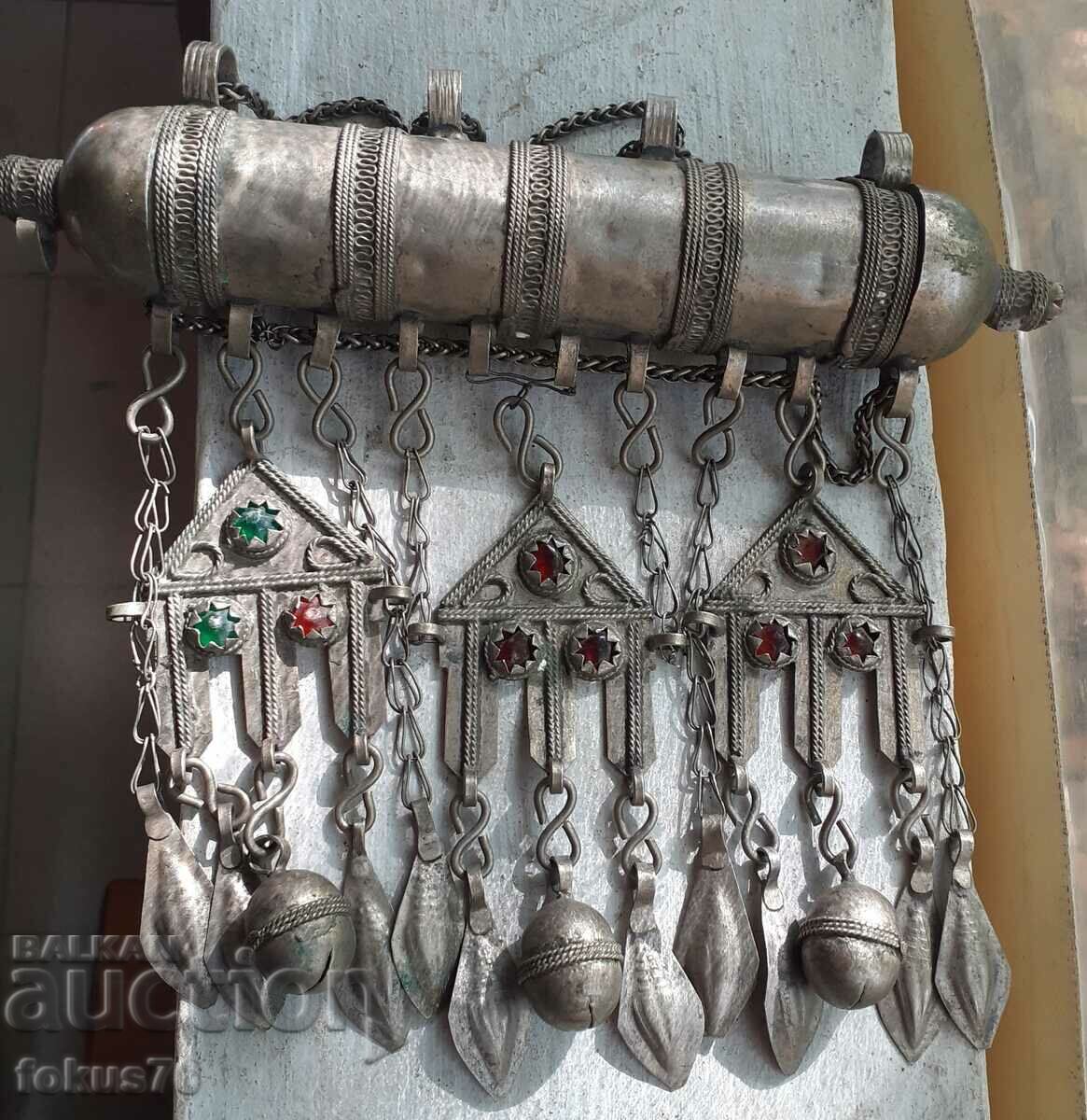 O muska uriașă renascentist otomană cu bijuterii etalează un sachan