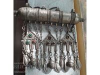 O muska uriașă renascentist otomană cu bijuterii etalează un sachan