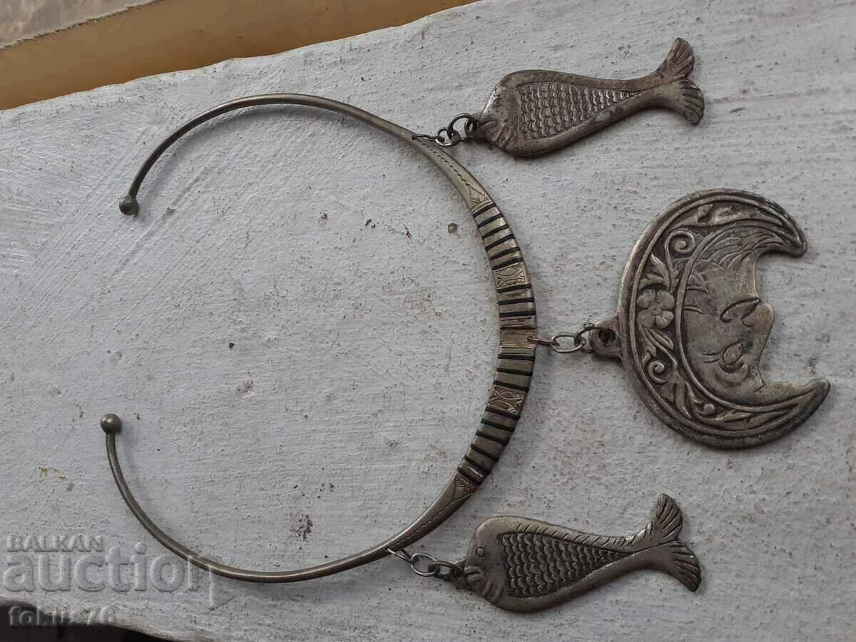 Κολιέ κολιέ με λαιμό βερβερικό κολιέ με τιμή 190.00 BGN | € 97.15 Κολιέ κολιέ με λαιμό βερβερικό κολιέ με τιμή 190.00 BGN | € 97.15