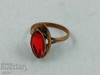 Стар позлатен пръстен с червен камък