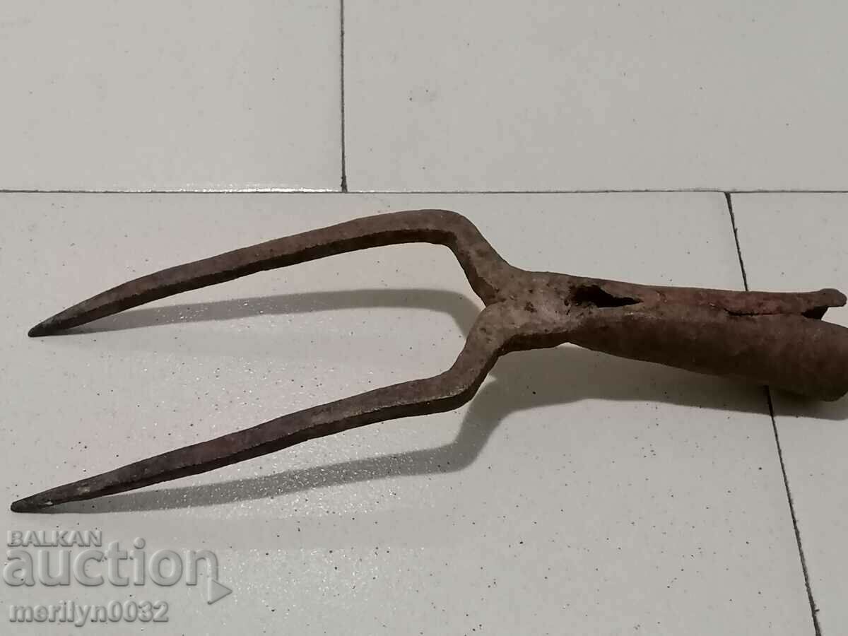 Binoculars, sugar beet picker, wrought iron with price 42.00 BGN | € 21.47