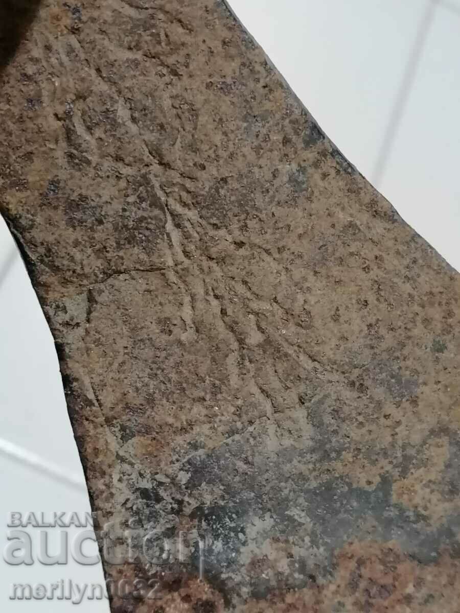 Auction Forged chap, hoe, agricultural instrument, wrought iron Auction Forged chap, hoe, agricultural instrument, wrought iron