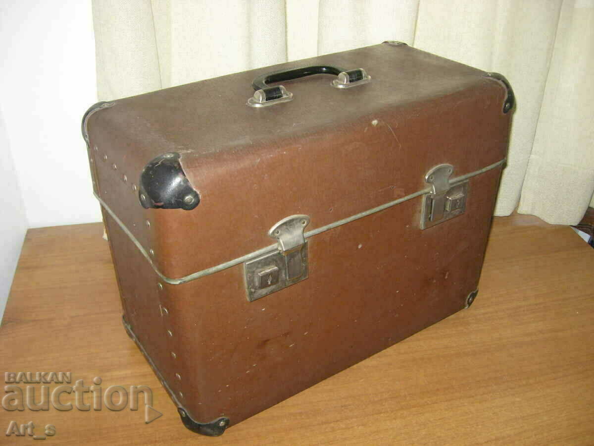 Работеща 16мм руска кино-прожекционна машина КПШ-4 с цена 500.00 лв. | € 255.65 Работеща 16мм руска кино-прожекционна машина КПШ-4 с цена 500.00 лв. | € 255.65