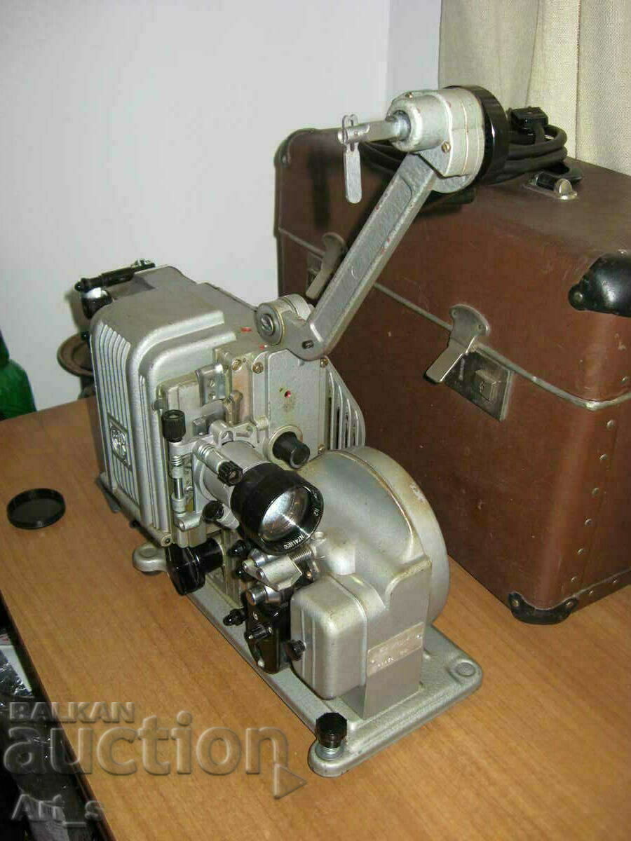 Работеща 16мм руска кино-прожекционна машина КПШ-4 - 6 Работеща 16мм руска кино-прожекционна машина КПШ-4 - 6