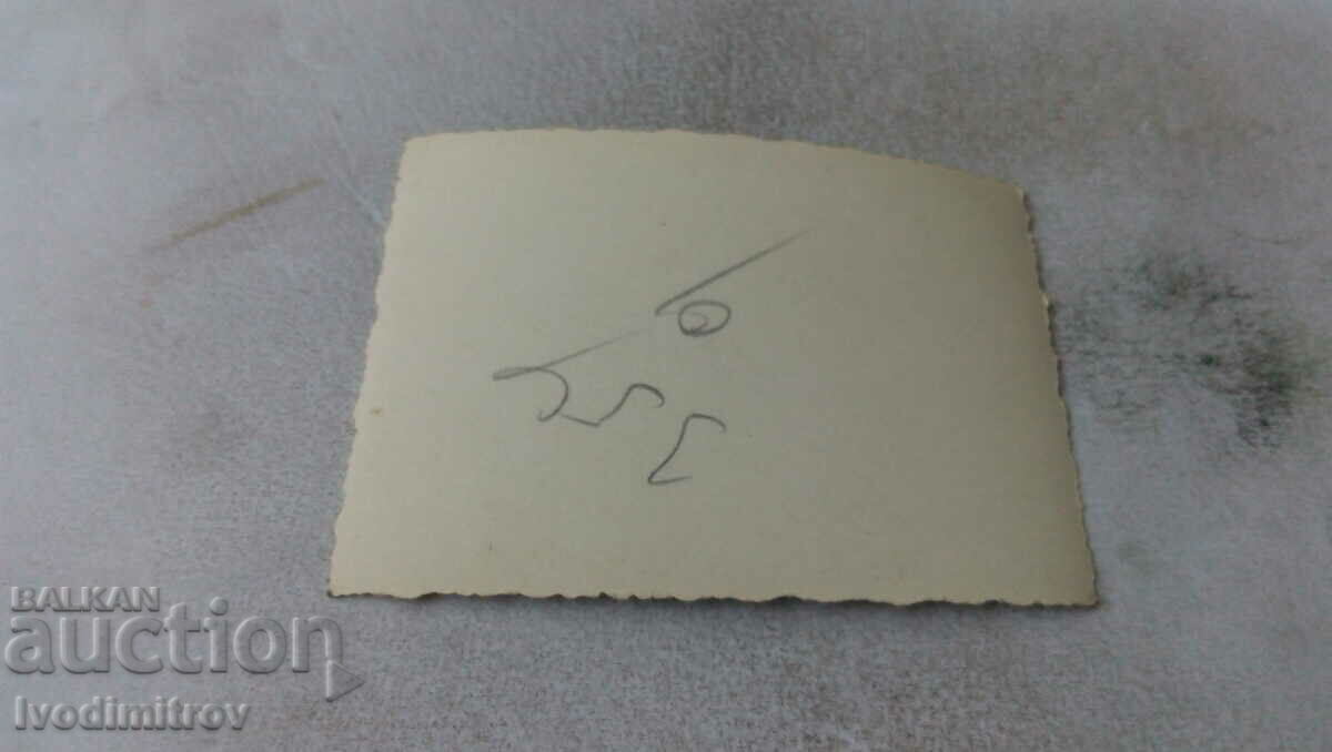 Снимка Мъж и жена на разходка с цена 0.75 лв. | € 0.38