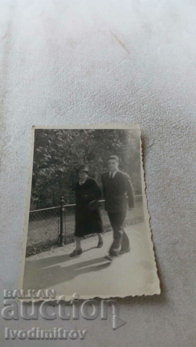 Φωτογραφία Άνδρας και γυναίκα σε μια βόλτα