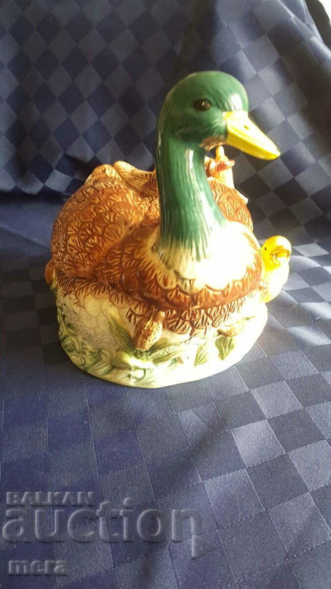 Auction Large porcelain soup bowl - Duck with duckling Auction Large porcelain soup bowl - Duck with duckling