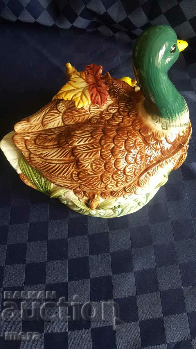 Delivery of Large porcelain soup bowl - Duck with duckling Delivery of Large porcelain soup bowl - Duck with duckling