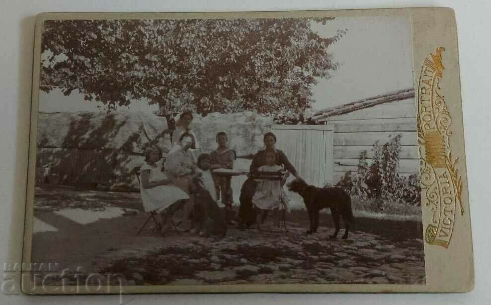 OLD FAMILY PHOTO DOG PHOTO CARDBOARD