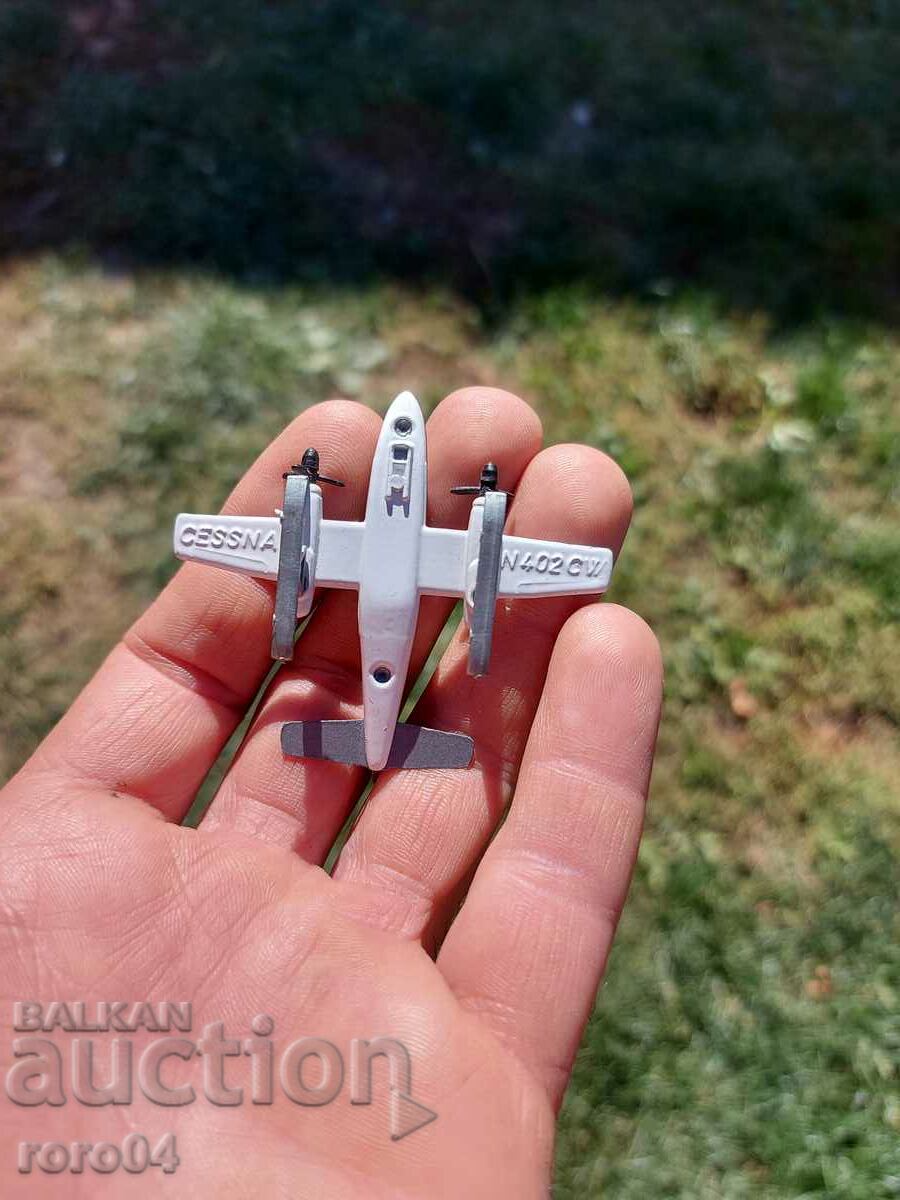CESSNA - N 402 CW with price 25.00 BGN | € 12.78 CESSNA - N 402 CW with price 25.00 BGN | € 12.78