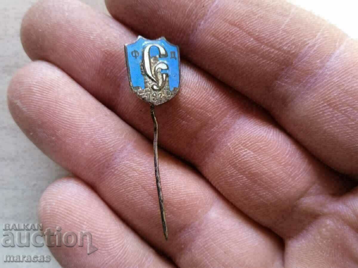 Old sports badge. with price 25.00 BGN | € 12.78 Old sports badge. with price 25.00 BGN | € 12.78