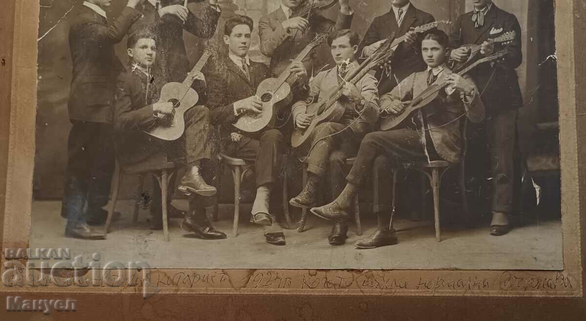 Fotografie veche, carton. cu preț 17.00 BGN | € 8.69 Fotografie veche, carton. cu preț 17.00 BGN | € 8.69