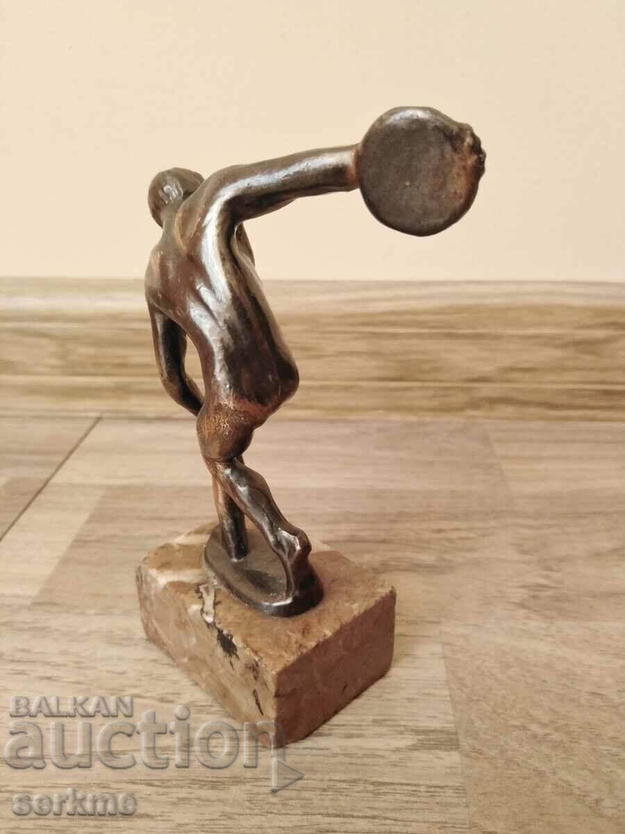 Delivery of Discus thrower Delivery of Discus thrower