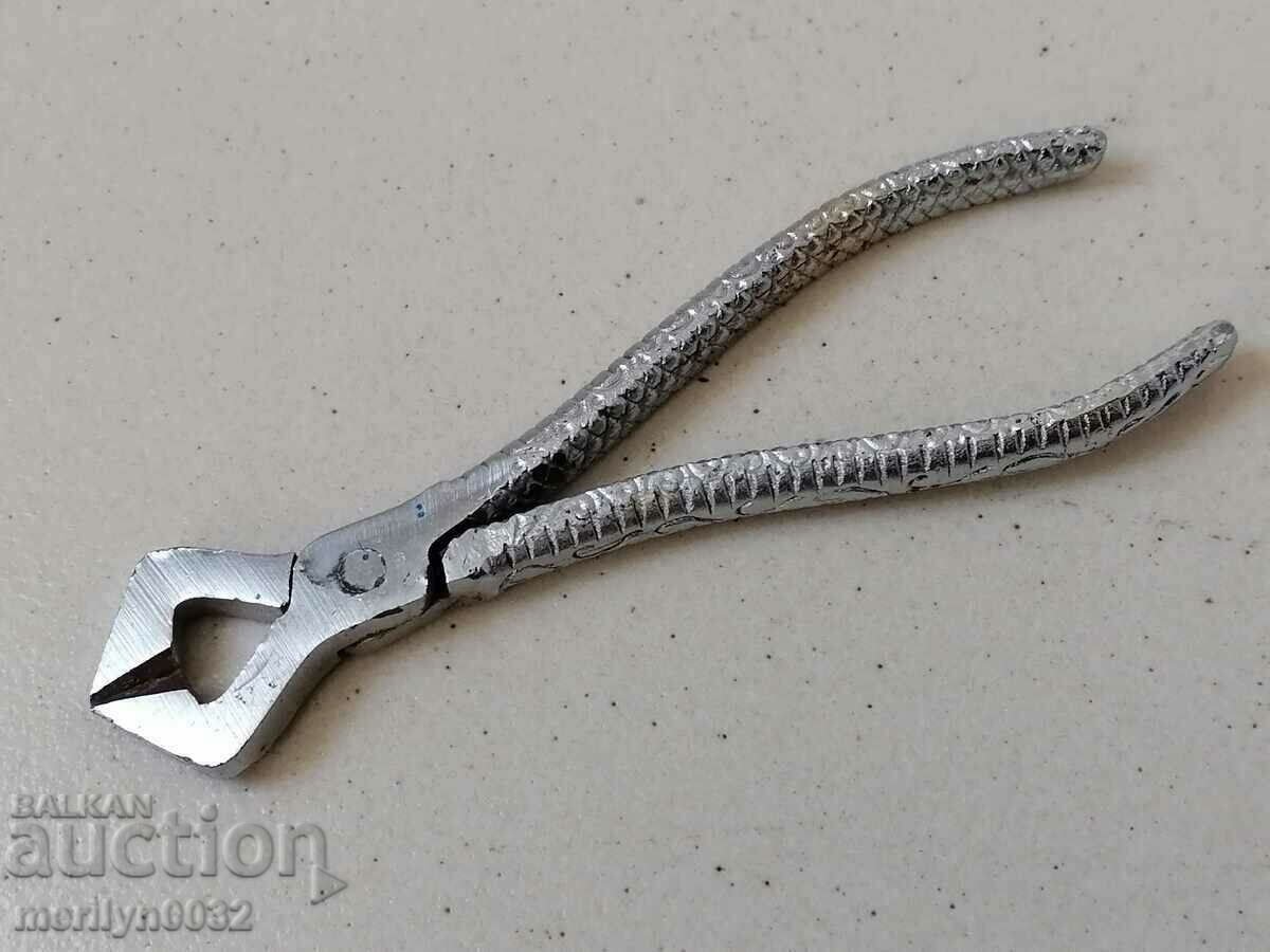 Clește de șindrilă antică zdrobitoare cristale de zahăr Lux cu preț 49.00 BGN | € 25.05 Clește de șindrilă antică zdrobitoare cristale de zahăr Lux cu preț 49.00 BGN | € 25.05