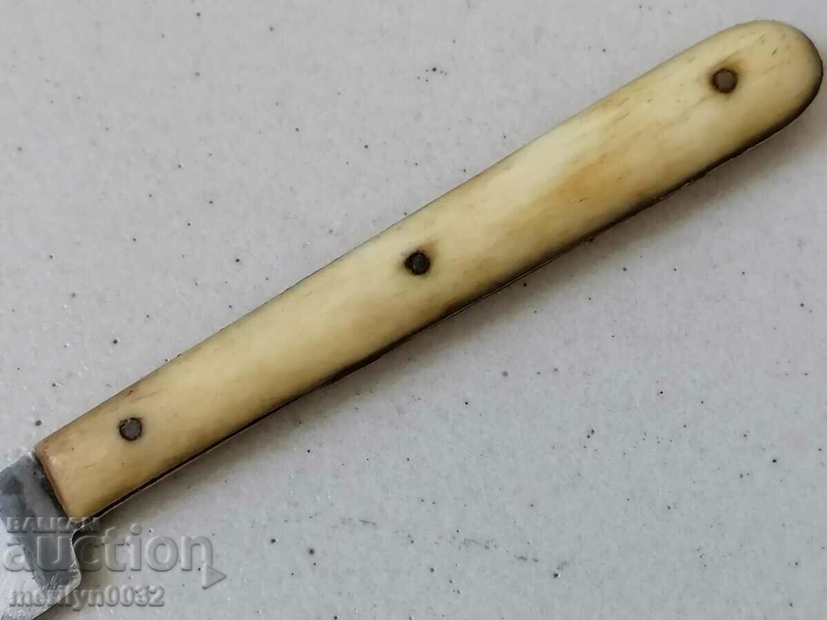 An old household knife with horn-burnt stainless steel blade - 6 An old household knife with horn-burnt stainless steel blade - 6