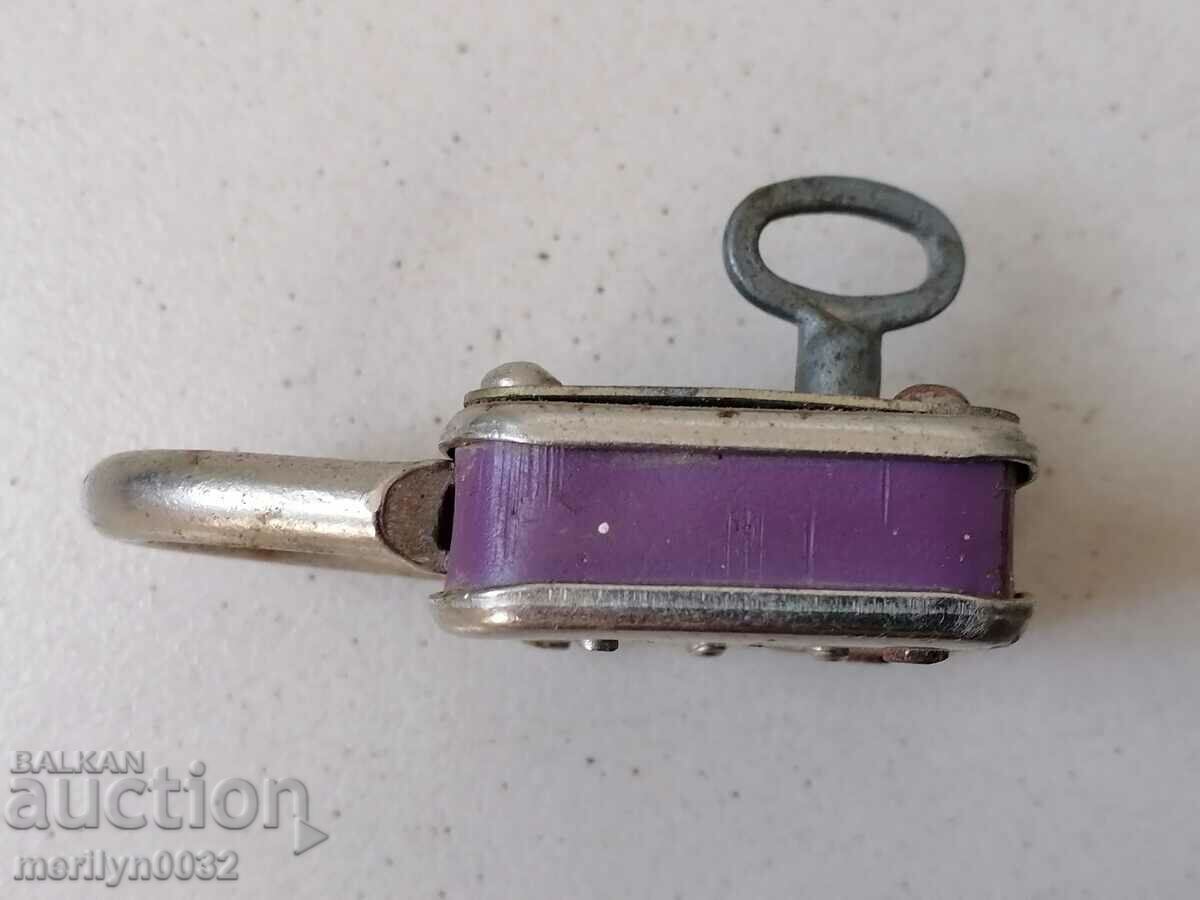 Padlock with key from the 1970s padlock suitcase lock with price 30.00 BGN | € 15.34 Padlock with key from the 1970s padlock suitcase lock with price 30.00 BGN | € 15.34