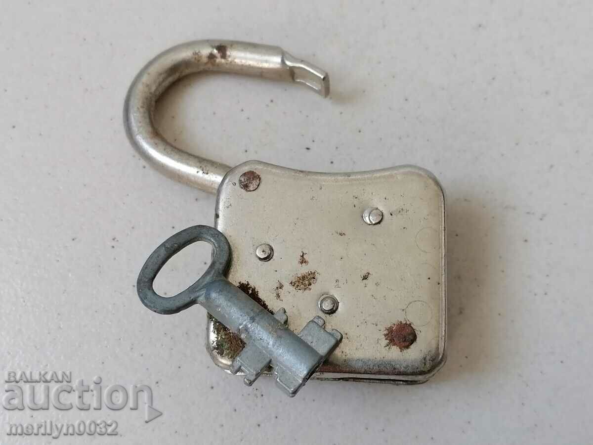 Auction Padlock with key from the 1970s padlock suitcase lock Auction Padlock with key from the 1970s padlock suitcase lock