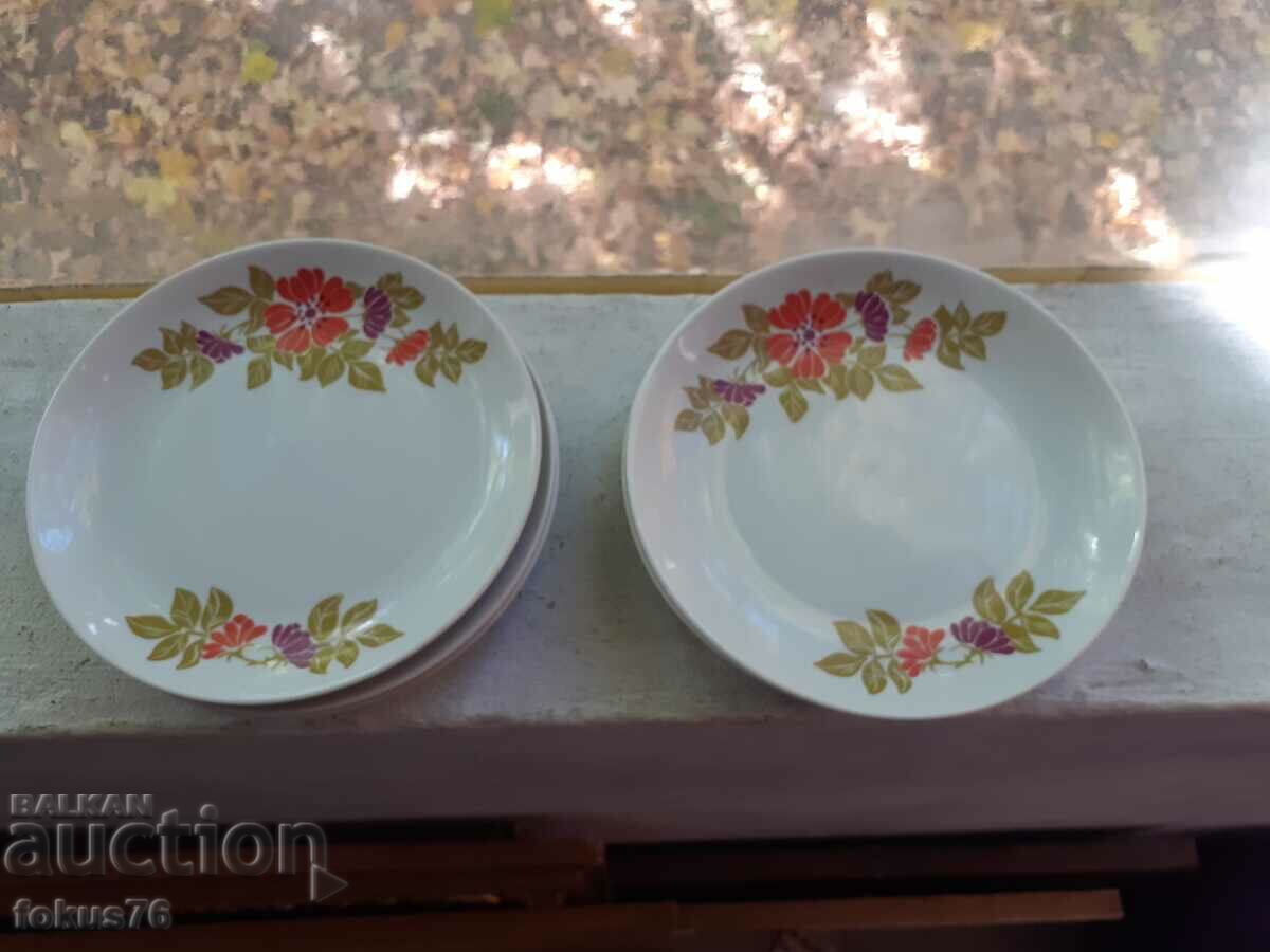 Farfurii vechi de colectie din portelan - 6 bucati - Grecia cu preț 140.00 BGN | € 71.58 Farfurii vechi de colectie din portelan - 6 bucati - Grecia cu preț 140.00 BGN | € 71.58