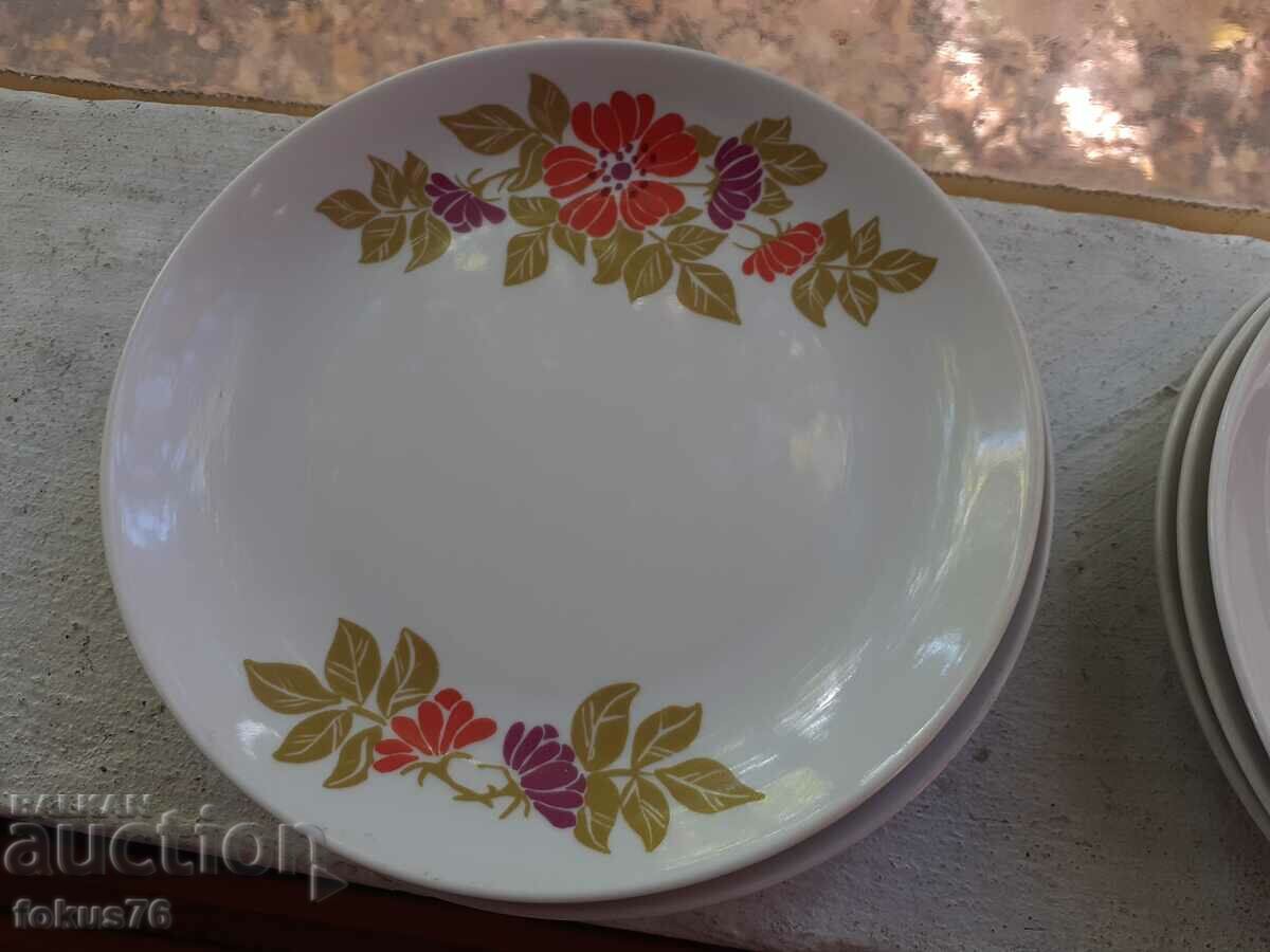 Licitație Farfurii vechi de colectie din portelan - 6 bucati - Grecia Licitație Farfurii vechi de colectie din portelan - 6 bucati - Grecia