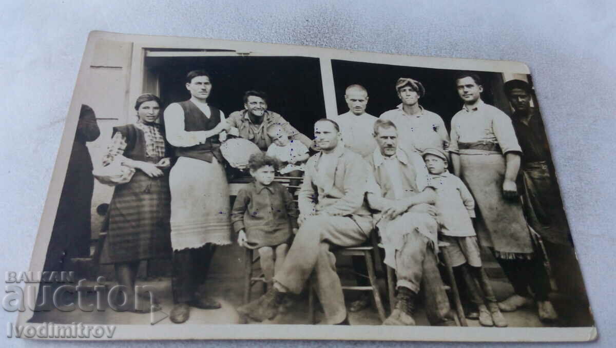 Φωτογραφία Χάσκοβο Οι εργάτες από το αρτοποιείο 1930